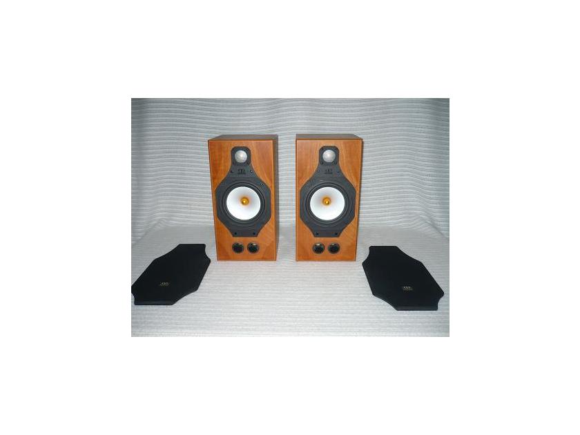Monitor Audio Silver 4i bookshelf speakers cheap!