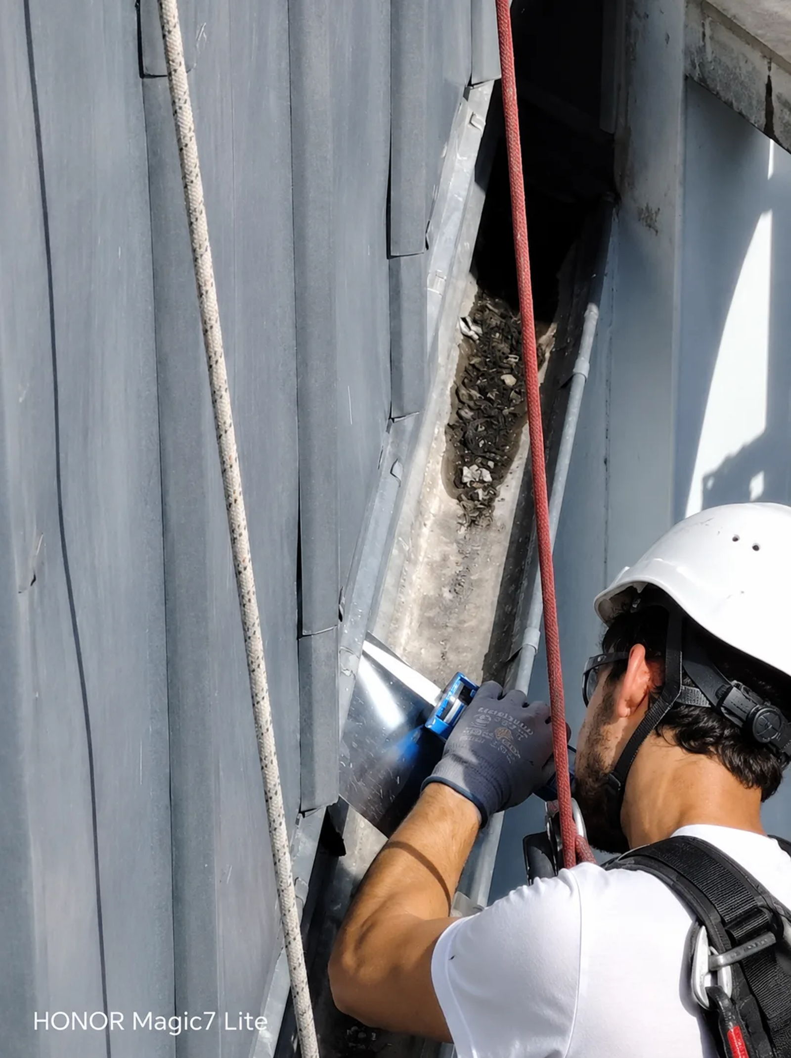Travaux d'accès sur corde en façade à Paris