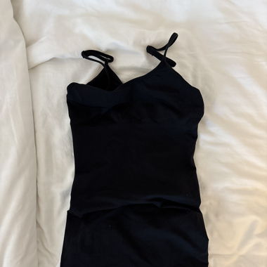 schwarzes shapewear minikleid