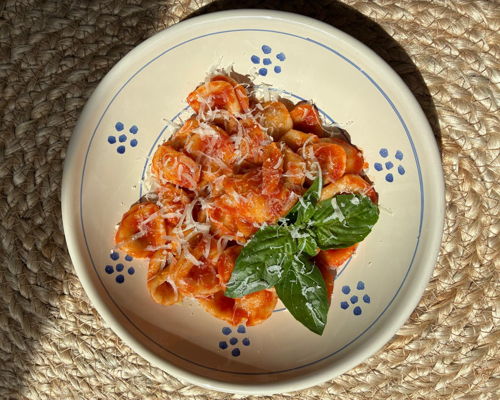 Corsi di cucina Giuggianello: Orecchiette e Tiramisù: sapori autentici nella mia taverna