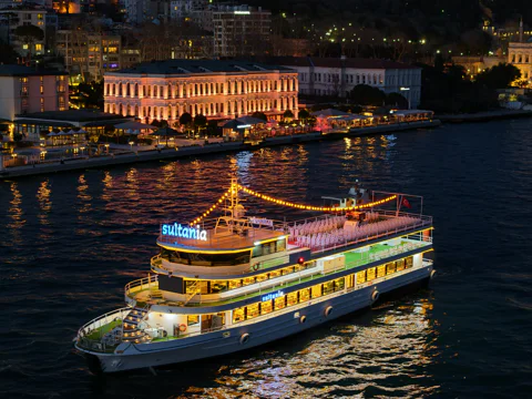 Elegant Dinner Cruise: Night Views, Shows & Optional Hotel Pickup
