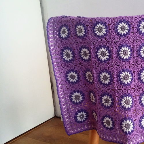 "Daisy garden" granny square baby blanket