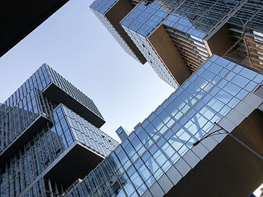  Bozen
- Gewerbeimmobilien: Büros mit Glasfassaden