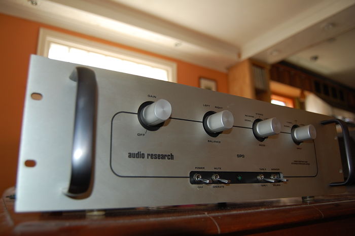 Audio Research SP 9 -Hybrid preamp with phono-