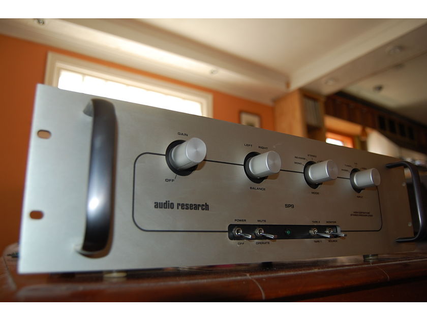 Audio Research SP 9 -Hybrid preamp with phono-