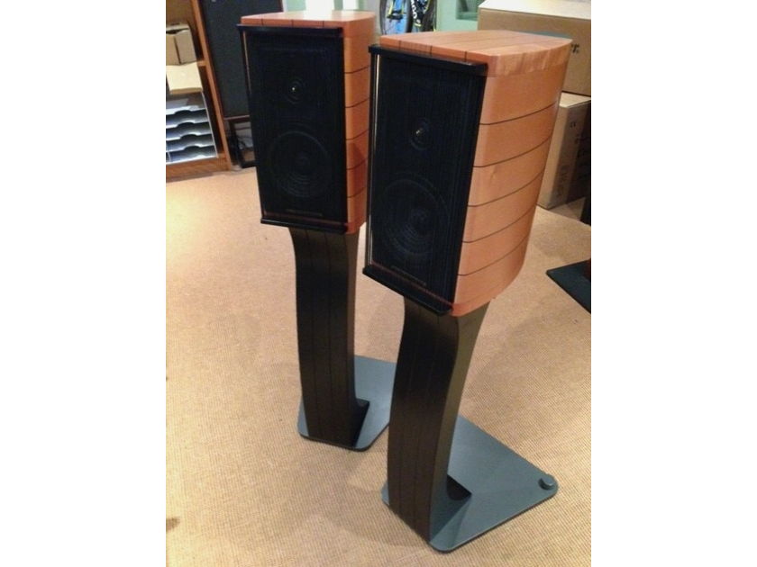 Sonus Faber Cremona Auditor M maple color with stands
