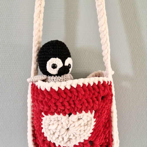 Haakpatroon Fluffy knuffeltas voor kinderen met hartje