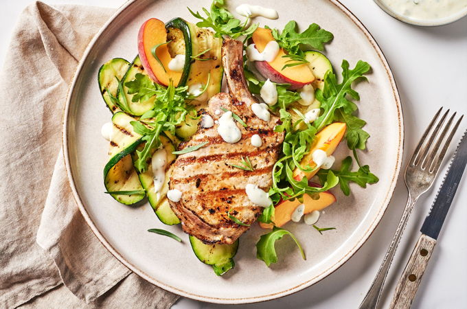 Côtelettes de porc et courgettes grillées