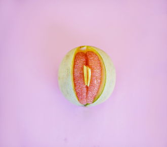 Aphrodisierendes Obst zur Veranschaulichung des weiblichen Geschlechtsorgans