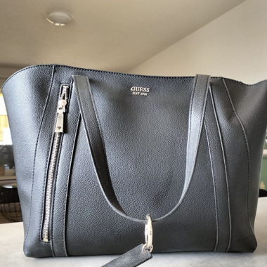 Guess Tasche schwarz