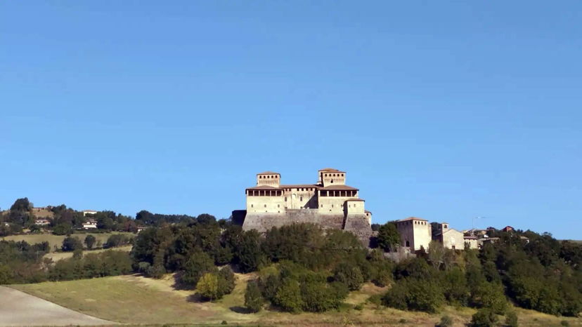Tour enogastronomici Langhirano: Tour del Prosciutto Crudo e Castello di Torrechiara