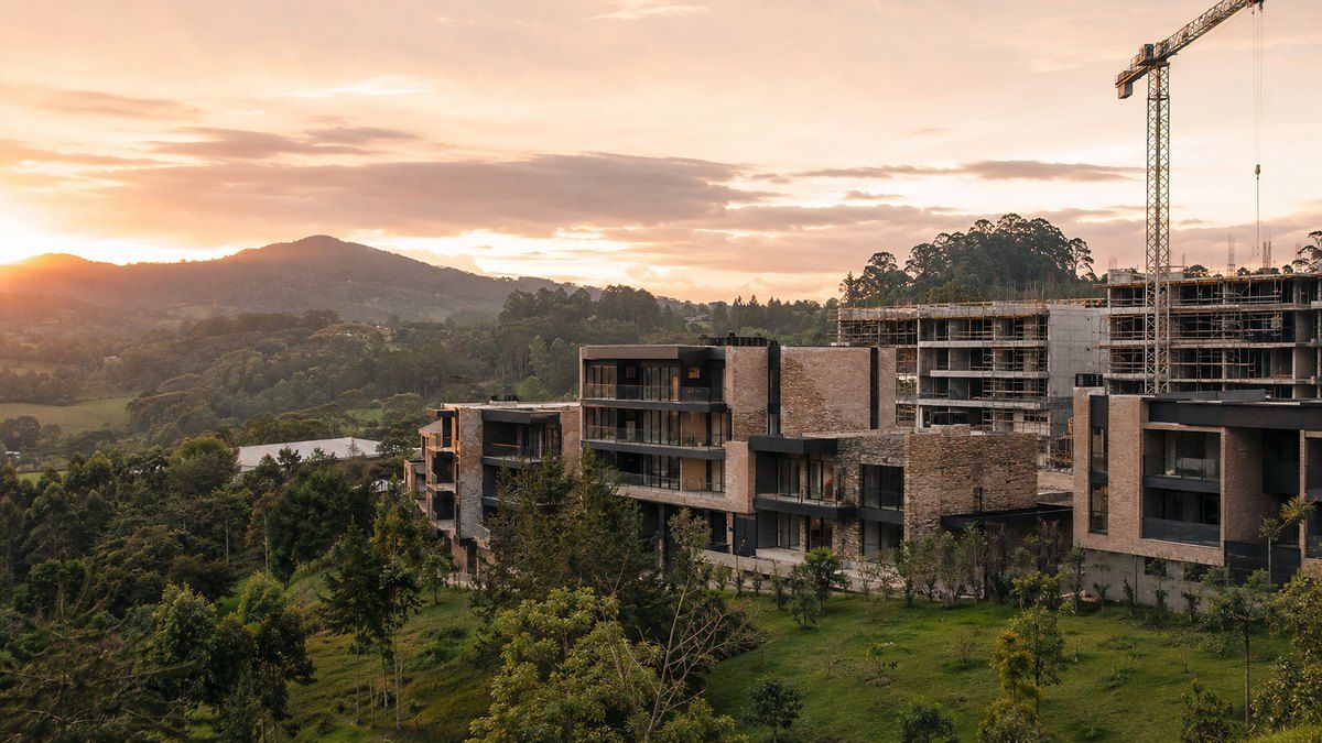 Vía hacia el Oriente Antioqueño con vista a Rionegro y Llanogrande