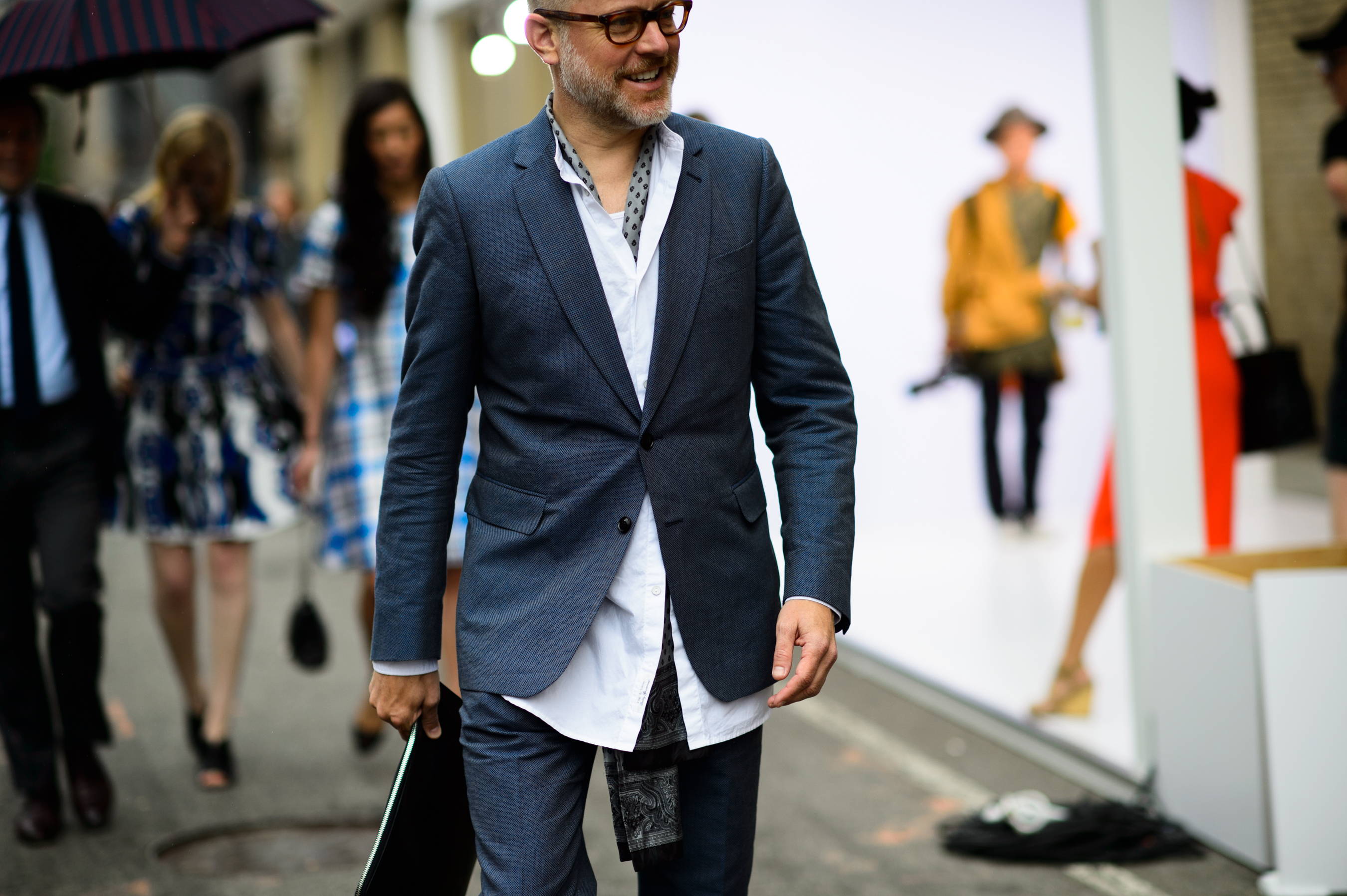 Men's streetstyle with blazer and shirt