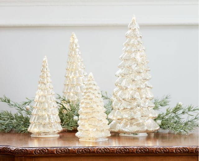 Mudpie Christmas Home Decor Festive Chip and Dip Serving Trays