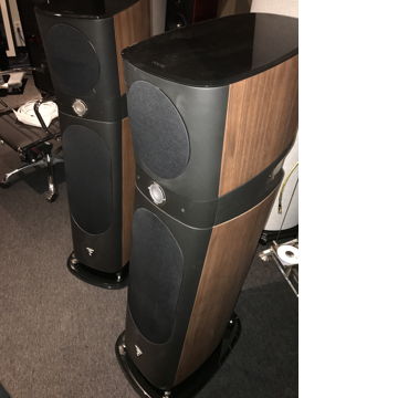 Focal sopra 2 in walnut with all packaging