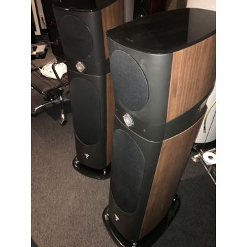 Focal sopra 2 in walnut with all packaging