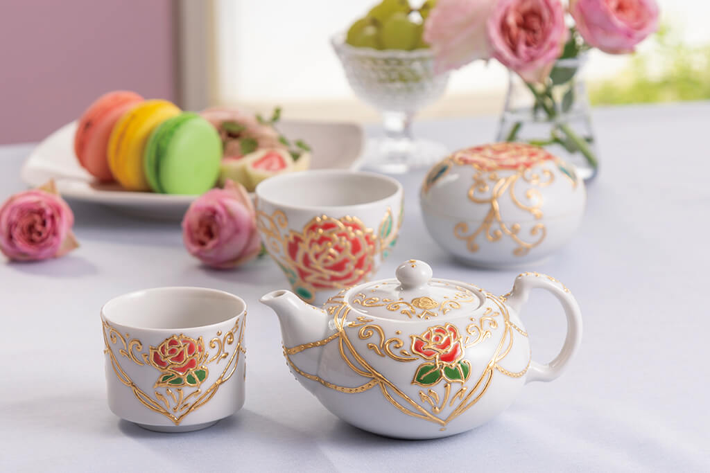 Tea set and macaroons