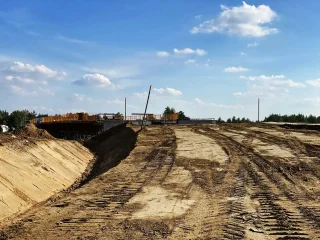  Wykonany najazd zachodni oraz widok na postęp prac przy budowie obiektu WD-7A w km 4+190