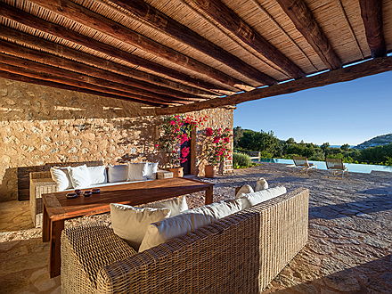  Puerto Andratx
- Sitzecke mit Meerblick in Luxus-Finca auf Mallorca.
Engel & Völkers