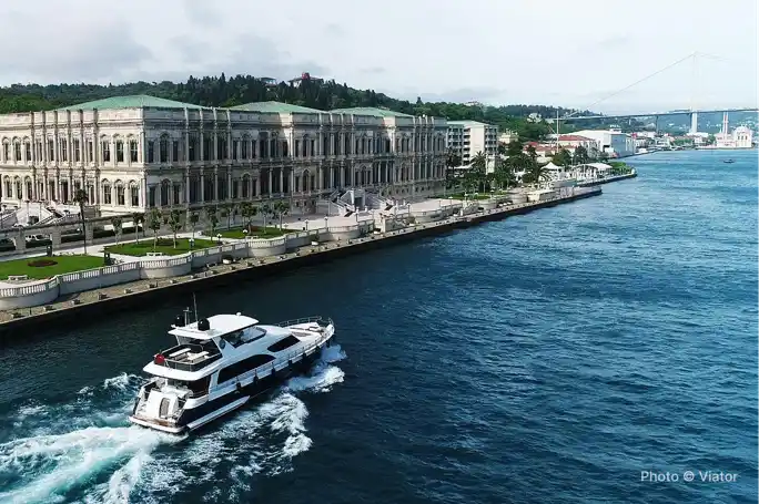 Luxury Yacht Cruise with Guide & Hotel Pick-up