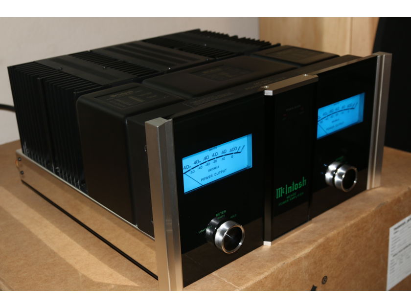 MCINTOSH MC402 2CH SOLID STATE AMP, CAN BE USED AS AN 800 WATT MONOBLOC THIS AMP IS A BEAST
