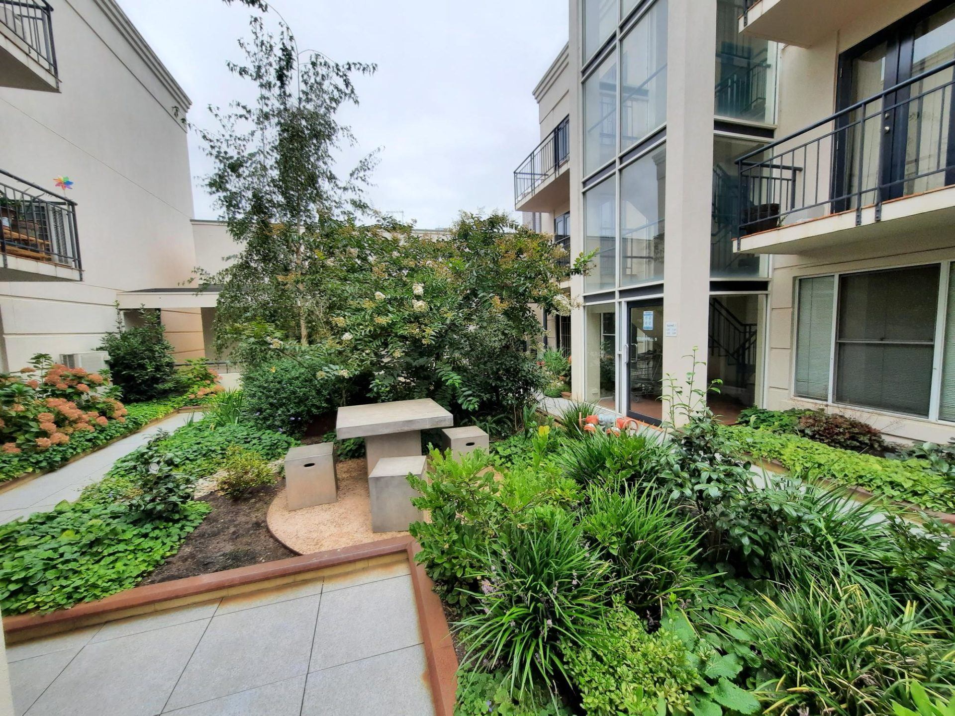 FOR LEASE Spacious & Recently Repainted 2-Bedroom in Stunning Garden Setting - Image 14