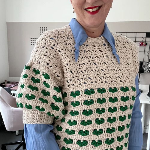 Sweater knitting pattern Give me your Heart by Teacher Sas.