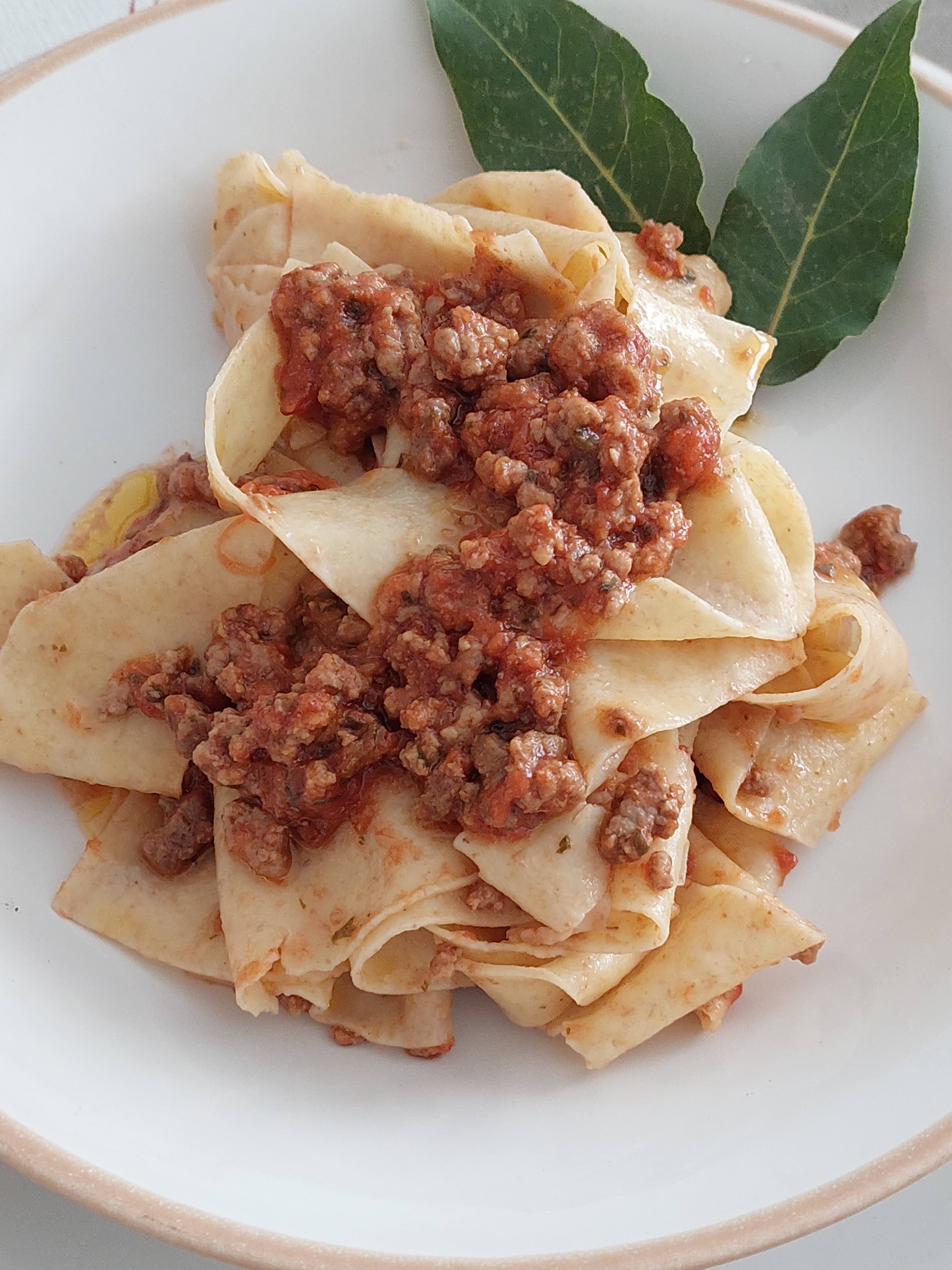 Mani in pasta: le pappardelle con ragù di cinghiale 2026 - Campiglia ...
