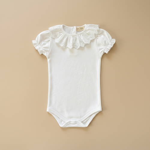 Body bébé à col élégant en coton OEKO-TEX®, marque suisse premium, fabriqué au Portugal