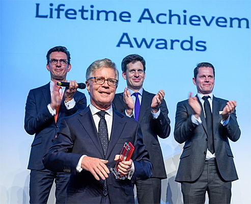 Hamburg
- Peter Frigo, Mitglied des Verwaltungsrates der E&V Masterlizenz Schweiz, erhielt die Auszeichnung “Lifetime Achievement”. Er machte einer Spende von 5.000 Euro an die E&V Charity