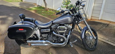 2016 HARLEY-DAVIDSON DYNA WIDE GLIDE (VIVID BLACK) motorcycle for rent near Honolulu, HI