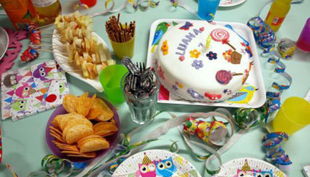 ela eis kuchen buffet mit geburtstagstorte