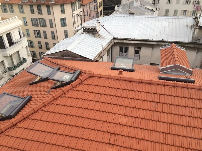 Rénovation d'une charpente et couverture en tuiles de Marseille à Nice — CEG TOITURE, couvreur à Nice