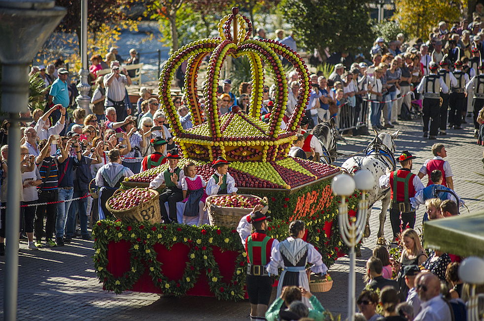  Merano
- The famous apple crown at the big parade through the alleys of Merano