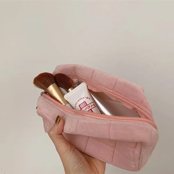 Plush Makeup Bag Checkered Cosmetic Bag Cosmetic Travel Bag - Image 3