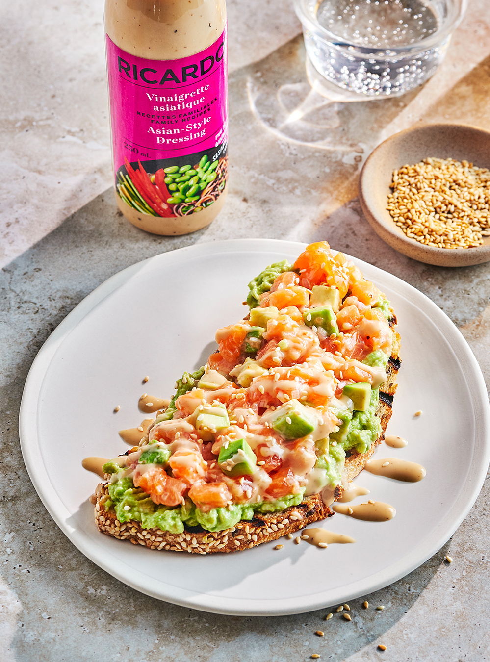 Avocado and Sesame Salmon Tartare Toasts | RICARDO