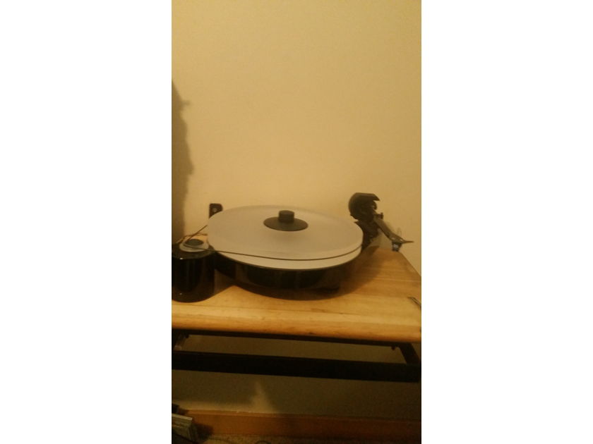 Pro-Ject RPM 5 CARBON Turntable W/Sumiko Blue Point II Virtually New