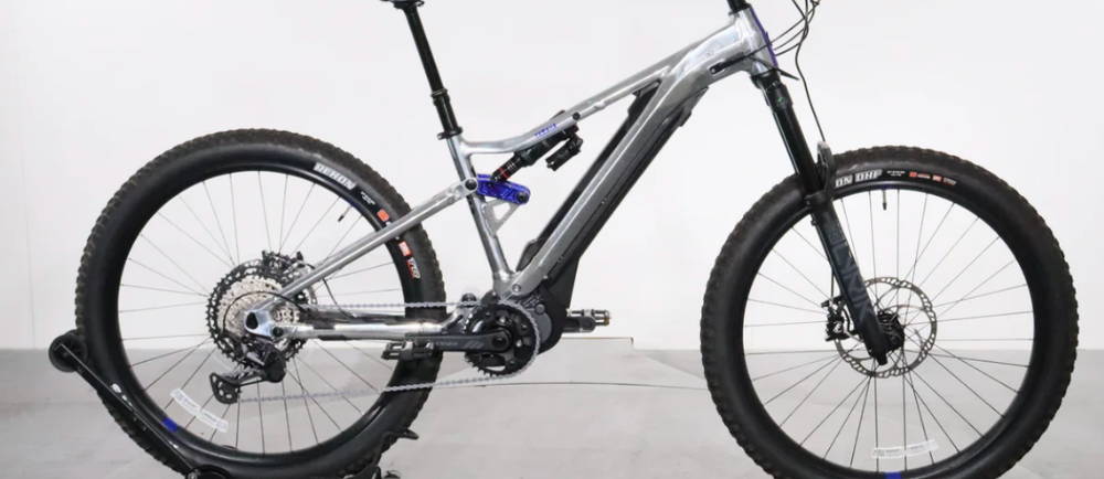 a Yamaha YDX-Moro 07 Special Edition full suspension electric mountain bike