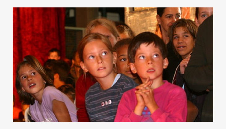 zauberer rasputin staunende kinder