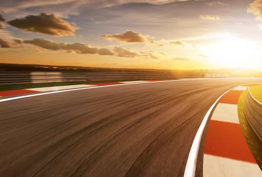 Formula BMW and Ferrari race track - photo 2
