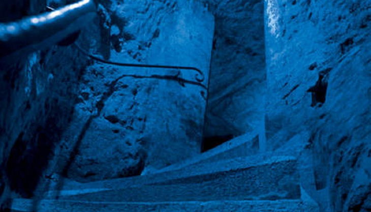 historische felsengaenge licht treppe stein