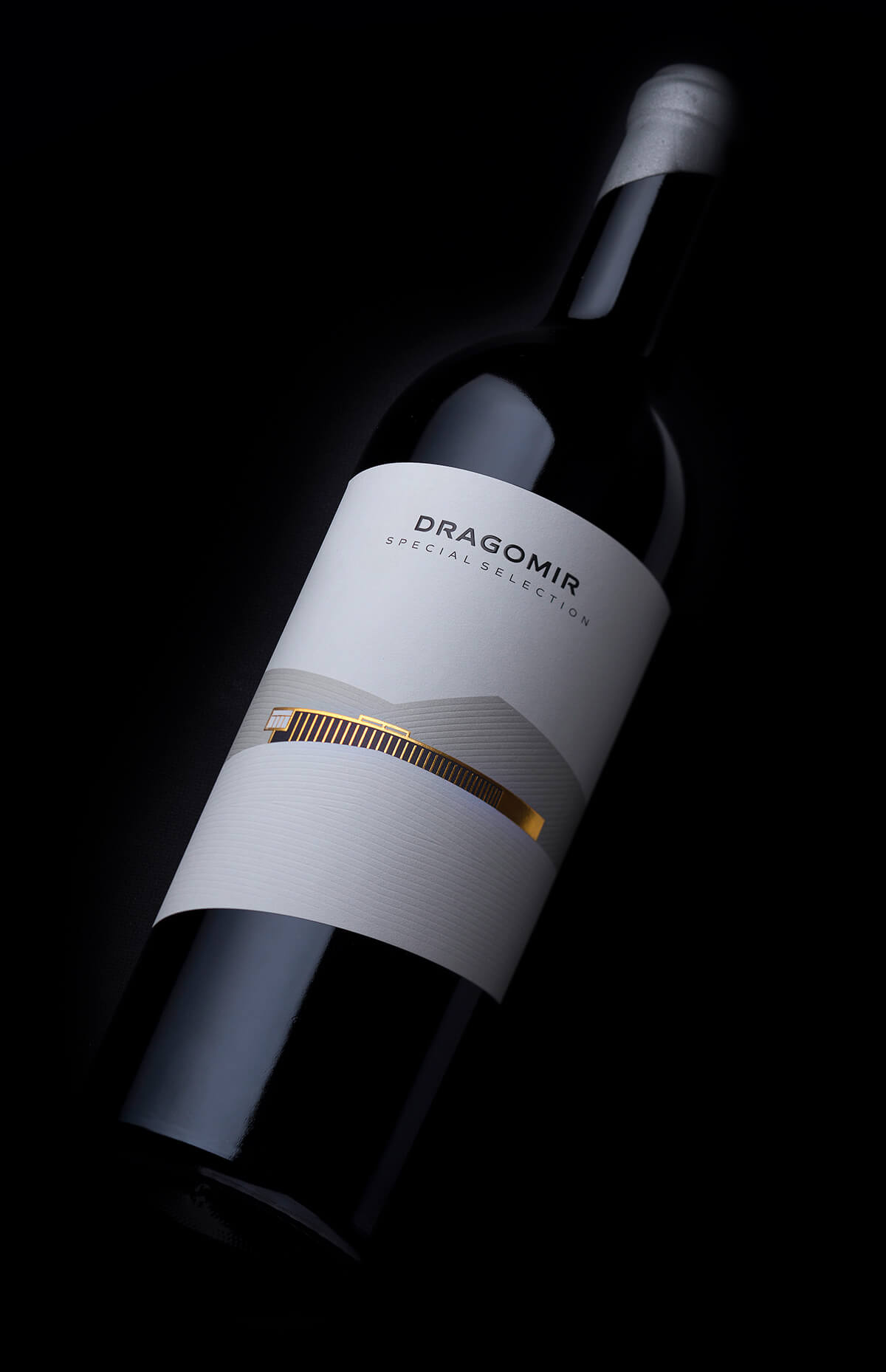 contemporary-minimalist-wine-label-design-for-dragomir-special