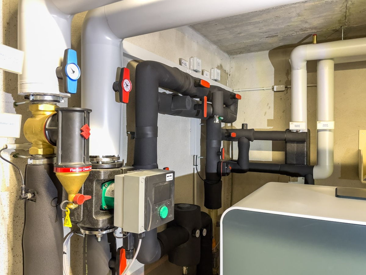 Foto Kundenreferenz Mehrfamilienhaus Altbau Technikraum