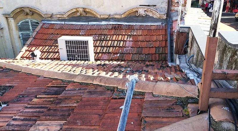 Rénovation d’une toiture en tuiles métalliques à Menton — photo 8 sur 27 — CEG TOITURE