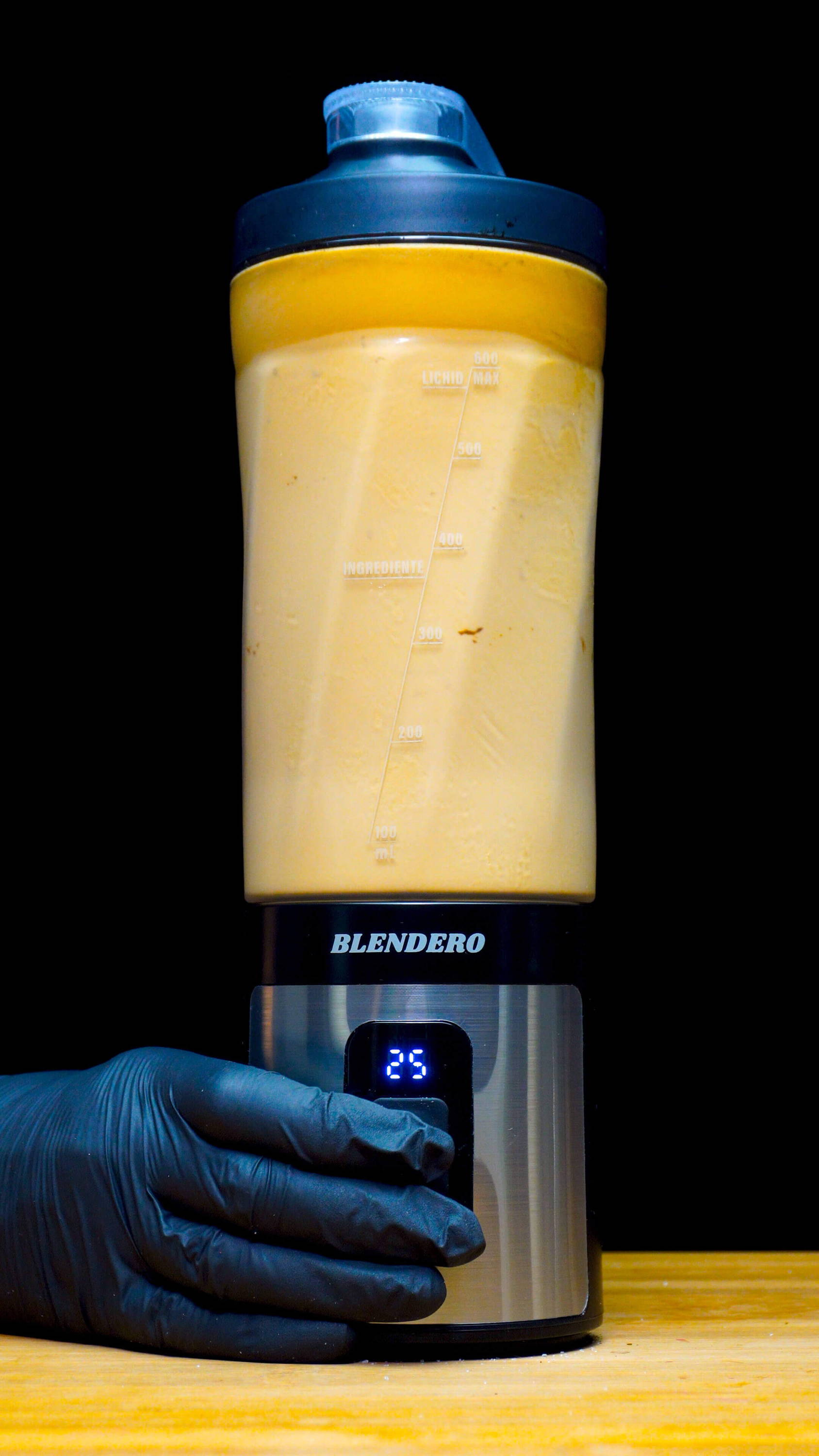 Smoothie Proteic cu Mini Blender Portabil Blendero
