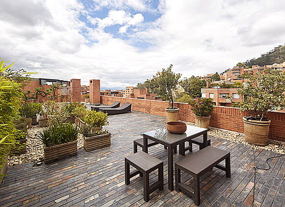  Bogotá D.C.
- Espaciosa terraza y solárium de uno de nuestros Penthouse en arriendo ubicado en Rosales
