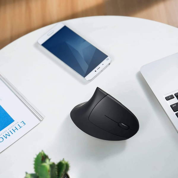Ergonomic vertical wireless mouse