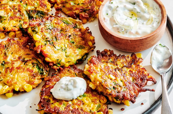 Beignets au maïs, à la courgette et au halloumi