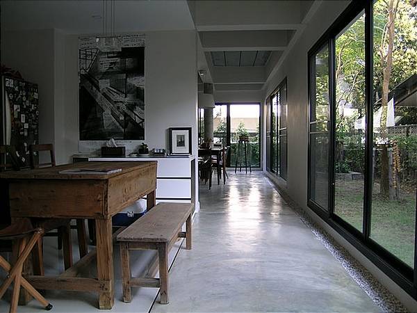 Pantry , corridor to av room