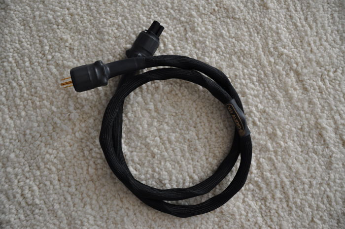 VH Audio Flavor 4 power cable with 15A Furutech gold co...
